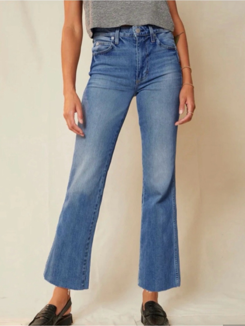 Sz 29 AMO High Rise Kick Crop is a fitted vintage-style cropped flare jean